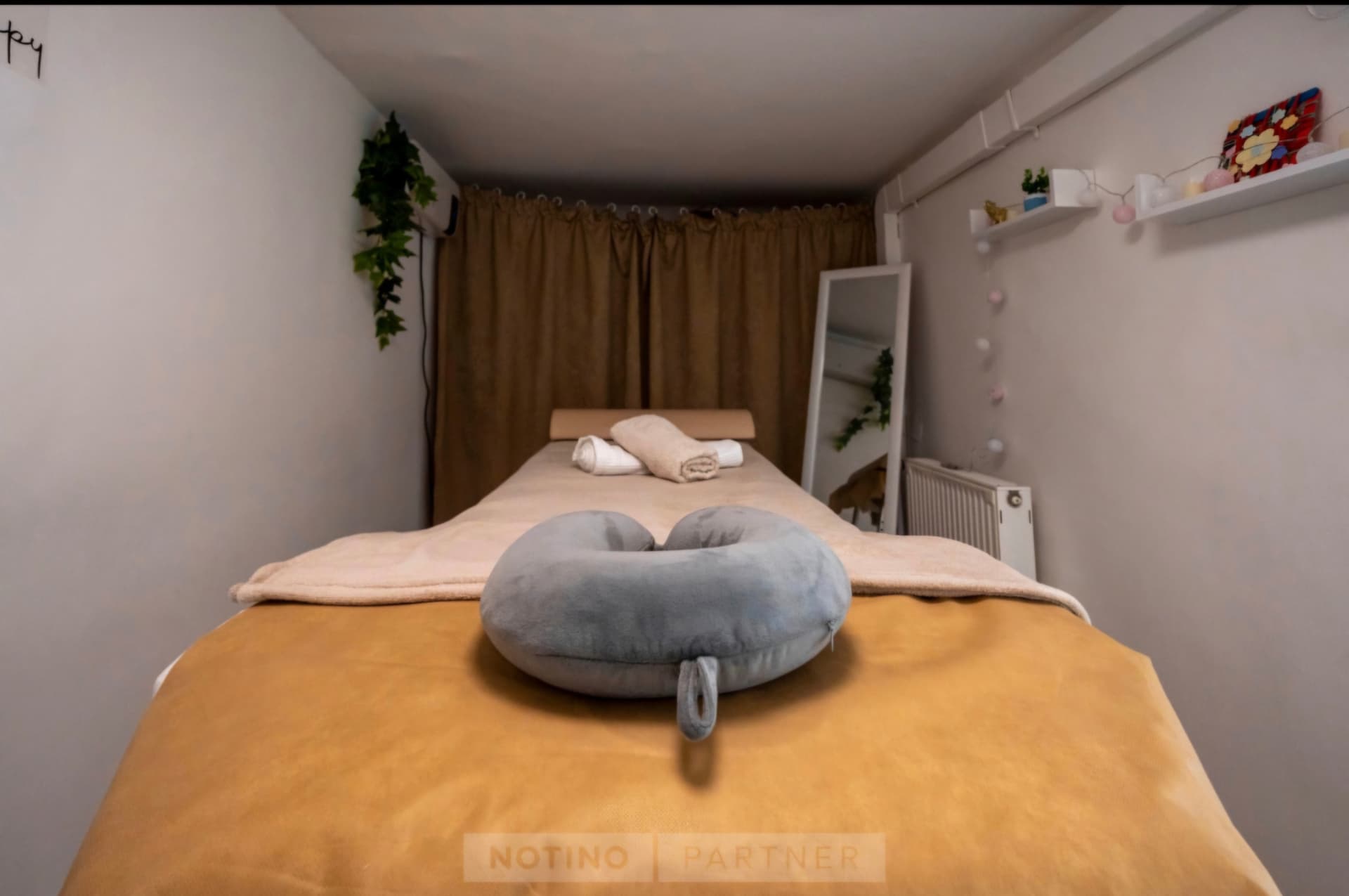 Masszázságy arctámasztó párnával